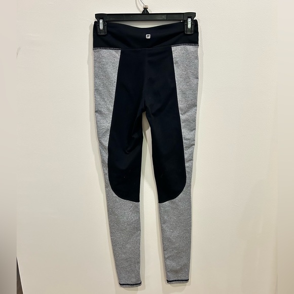 Women’s Fabletics Black and Gray Size Small Workout leggings - Picture 2 of 3